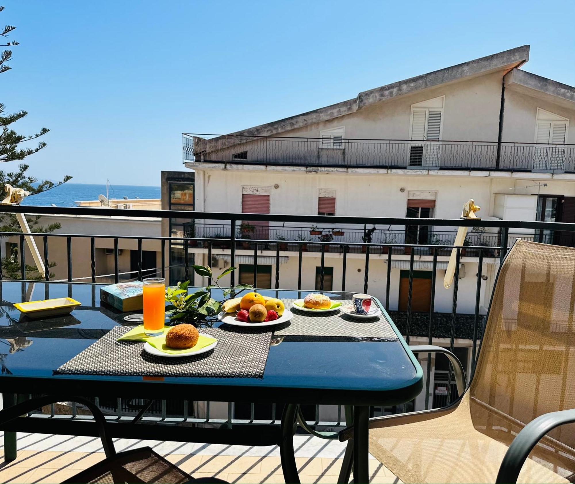 Aparthotel Riviera Ionica Santa Teresa Di Riva Exterior foto