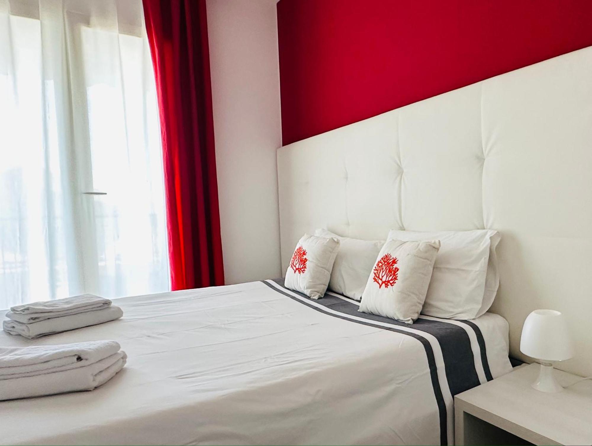 Aparthotel Riviera Ionica Santa Teresa Di Riva Exterior foto